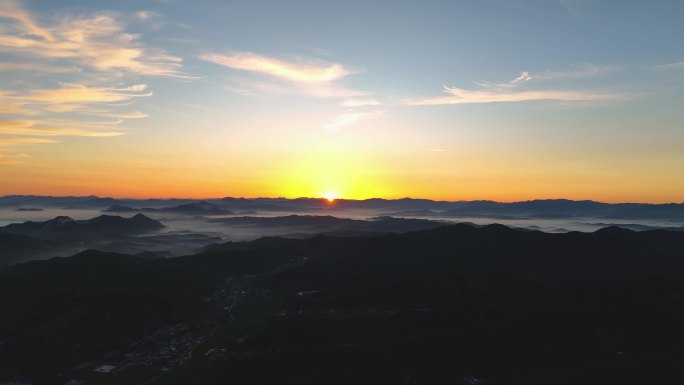 航拍山脉云海日出