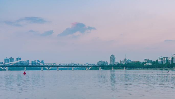 广西柳州铁桥与广雅大桥延时摄影
