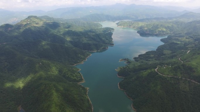 X浙江温州泰顺县乌岩岭河道行船航拍01