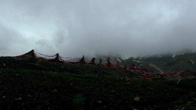 雪峰群山 飘飘经幡 阿尼玛卿神山