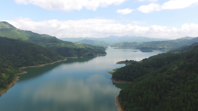 X浙江温州泰顺县乌岩岭河道行船航拍01