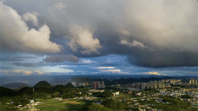 延时航拍乌云翻滚暴风雨来临移动拍黑云压城