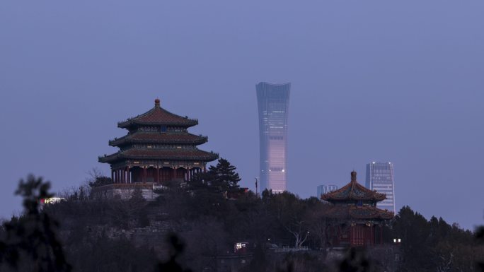 北京北海公园实拍万春亭亮灯