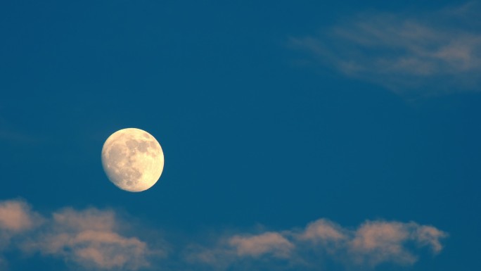 月亮 彩云追月