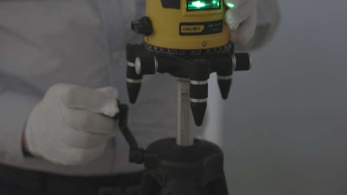 激光水平仪校准精准绿光激光镭射测距测量仪