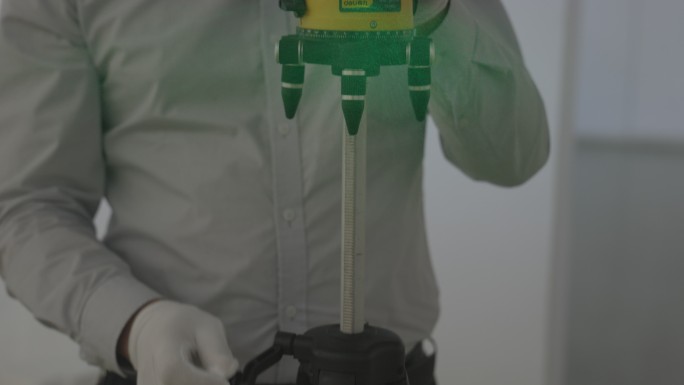 激光水平仪校准精准绿光激光镭射测距测量仪