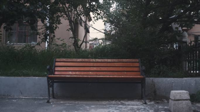 4空镜头孤独椅子行人蒙太奇穿越巴洛克公园