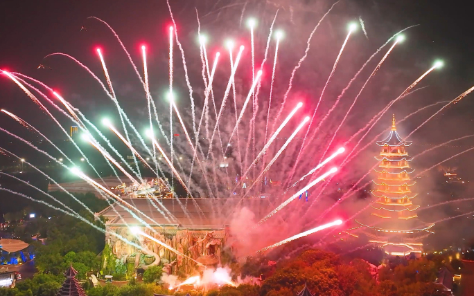 夜空中的烟花礼花爆竹鞭炮景区烟花新年烟花