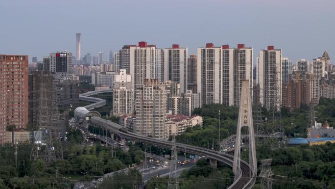 北京城市轻轨和国贸建筑群车水马龙延时摄影
