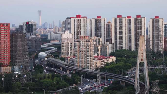 高清实拍北京城市轻轨和国贸建筑群车水马龙