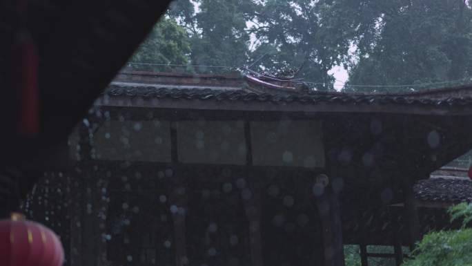 峨眉山伏虎寺听雨