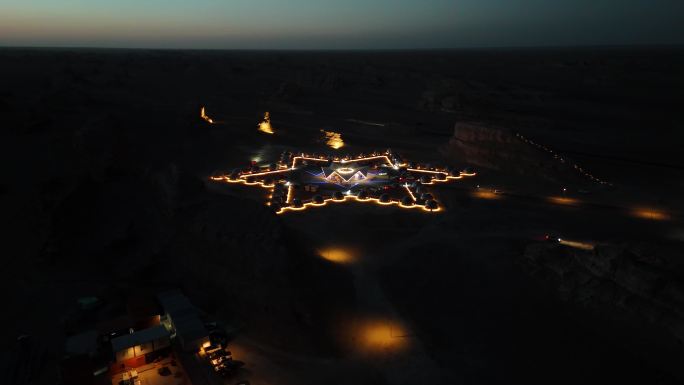 航拍火星营地野奢酒店夜景