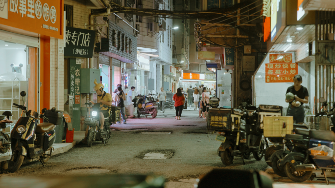 夜晚扫街城中村人群