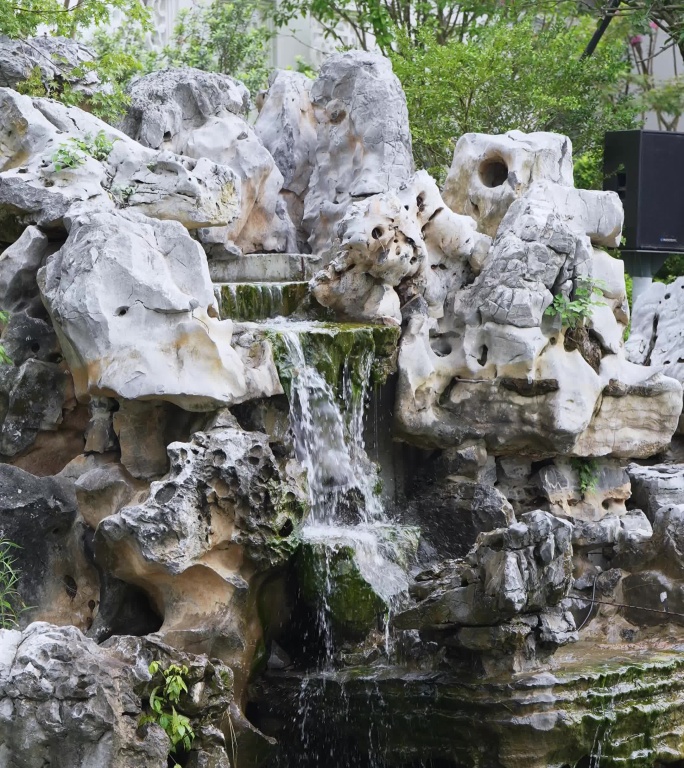 中式园林花园假山太湖石瀑布