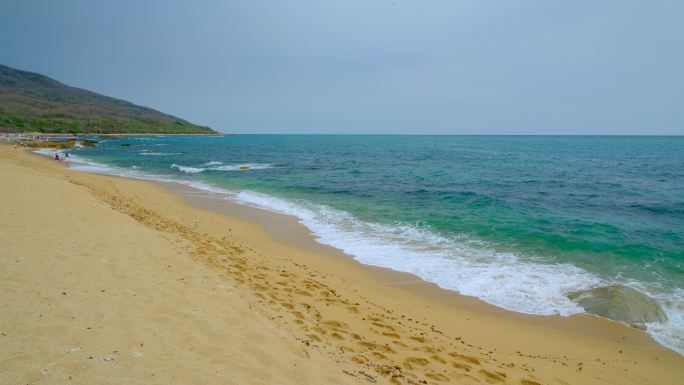 阴天 海边 沙滩 浪花 海浪 海滨公园