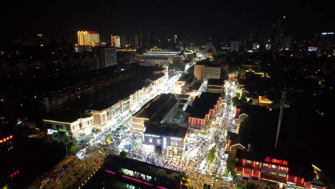 江苏连云港夜景步行街人流航拍