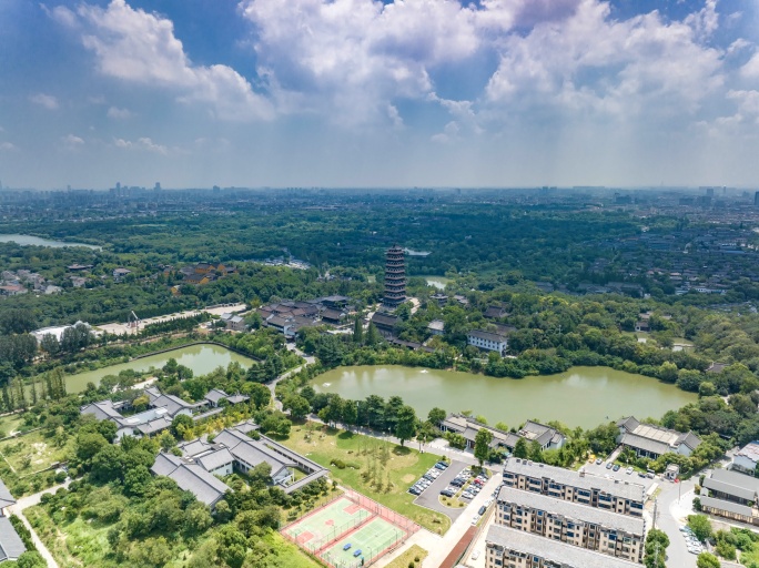 航拍扬州大明寺远景前推延时摄影