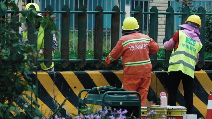 城市道路维修工作人员