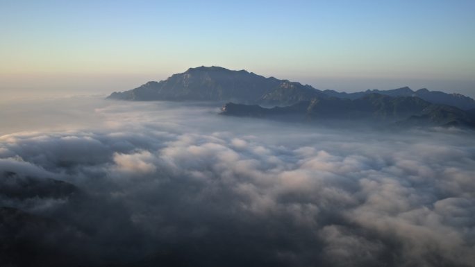 8K航拍泰山云海