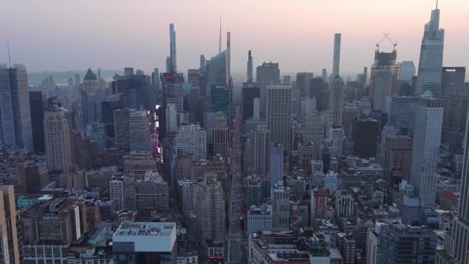 航拍纽约曼哈顿上东区塔摩天大楼日出天际线