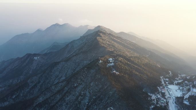 雪中庐山之巅01