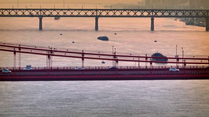 长焦航拍朝阳下的武汉鹦鹉洲长江大桥航拍