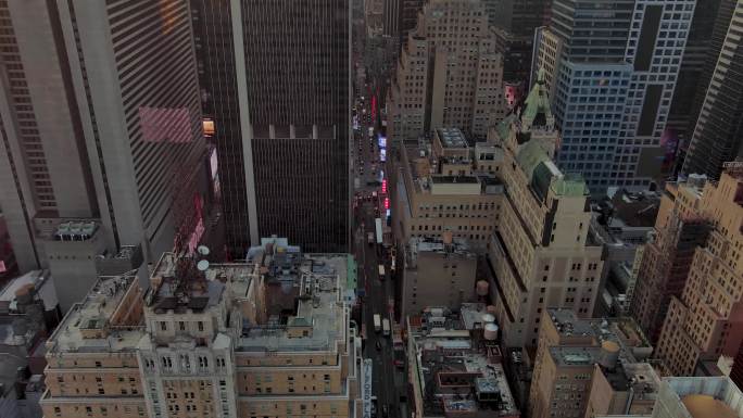 城市航拍纽约曼哈顿上东区摩天大楼汽车街道