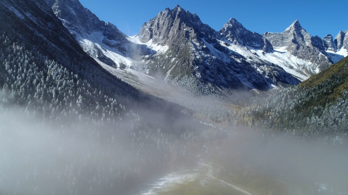 四姑娘山贡嘎雅拉雪山