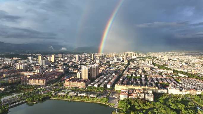 瑞丽市弄莫湖湿地公园与美丽的彩虹