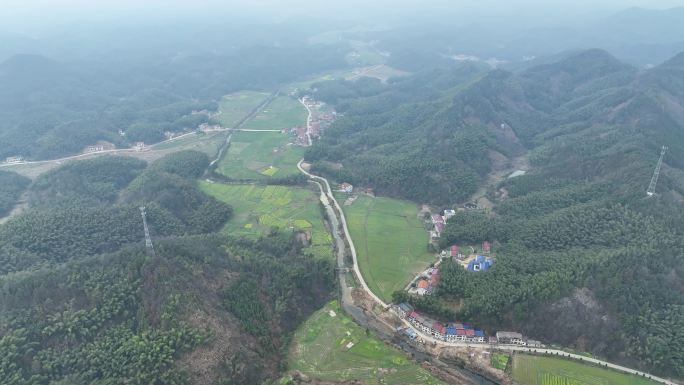 4K航拍乡村大山竹林地质灾害8