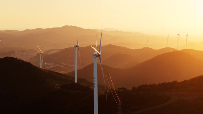 晚霞 风力发电 碳中和 风力涡轮机