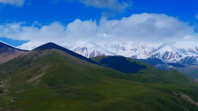 阿尼玛卿雪山山峦航拍