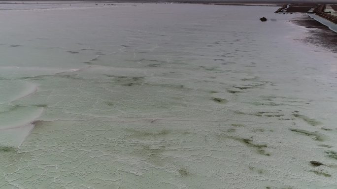青海芒崖：翡翠湖，如梦似幻，颜色纯美