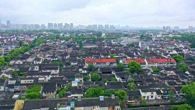 4k航拍苏州平江路历史街区雨中评弹博物馆