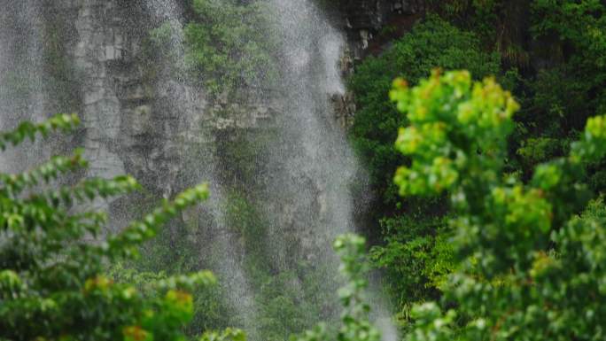 霸气龙王喷水龙王降雨