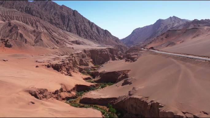 新疆吐峪沟沙漠戈壁大峡谷2