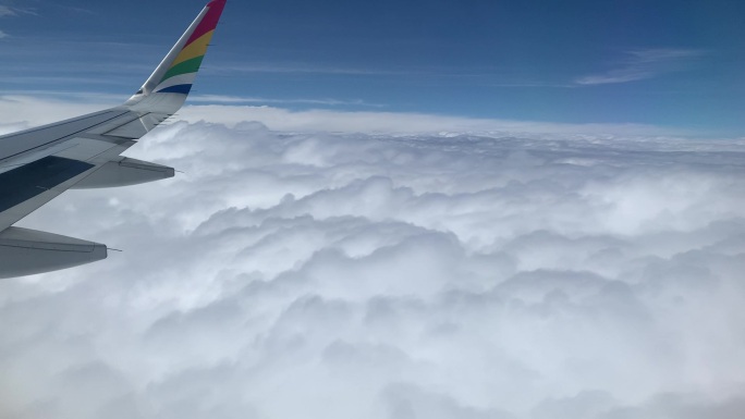 飞机 飞行 大气层 云烟 蓝天