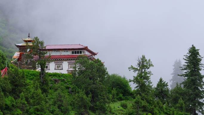 川西措卡湖民族特色建筑自然风光美景