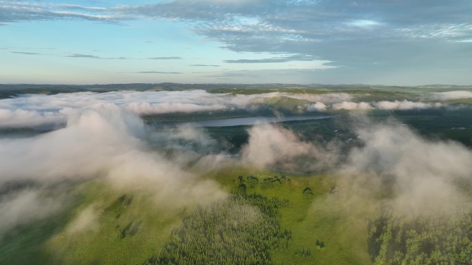 呼伦贝尔黎明山区层峦云雾