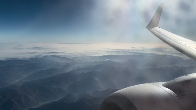 飞机内俯视 云层