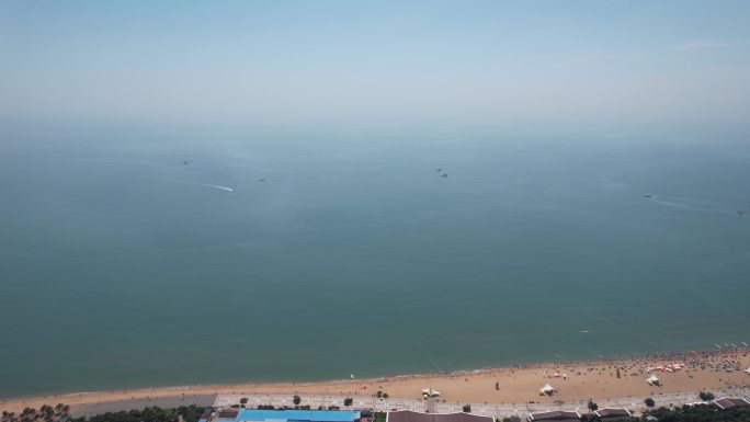 大海海浪沙滩风景日照万平口海滨风景区航拍