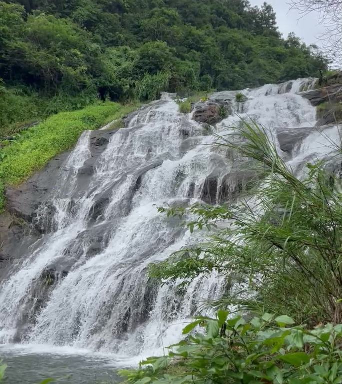 马峦山瀑布