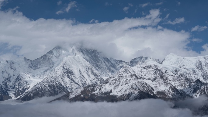 雪山云海