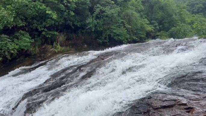 马峦山瀑布