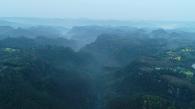 四川山谷地貌晨雾航拍