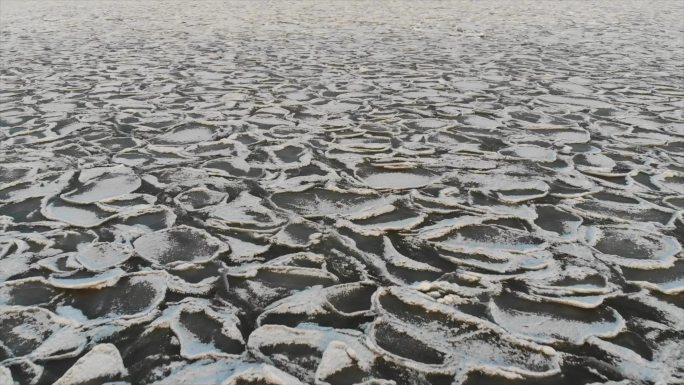 4K冬季航拍大海的海面浮冰秦皇岛