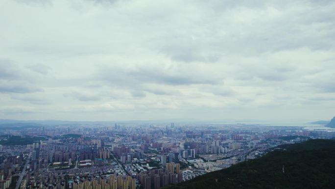 昆明城市阴雨多云的天空