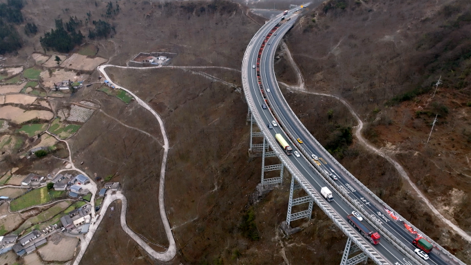 雅西高速干海子双螺旋隧道