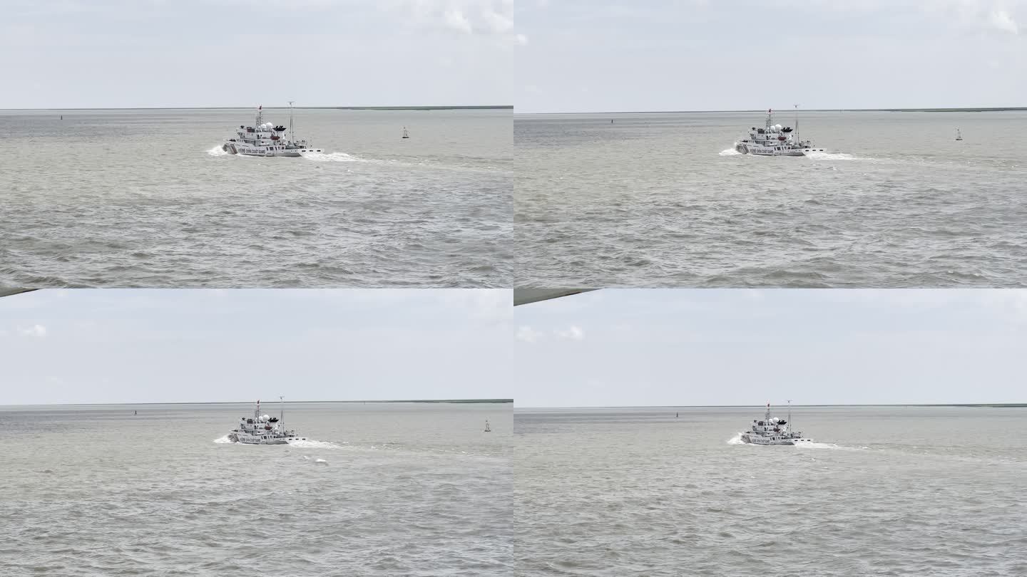 中国海警海巡艇在广阔的江面上航行巡逻