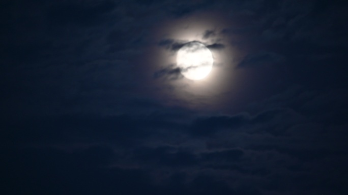天空圆月亮多云自然风光